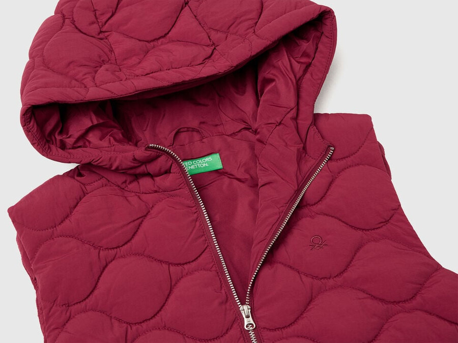 gilet imbottito con cappuccio