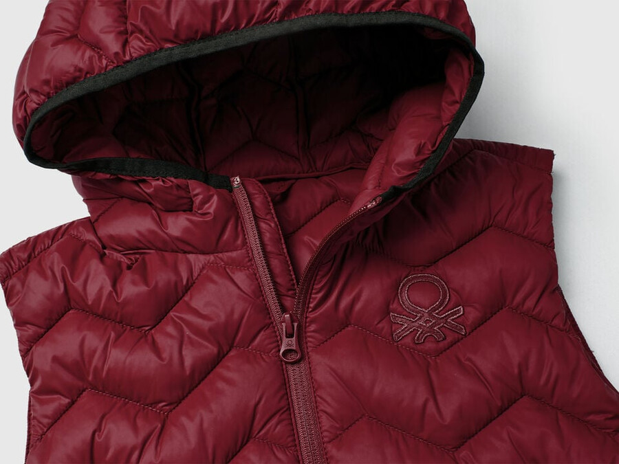 gilet imbottito con cappuccio