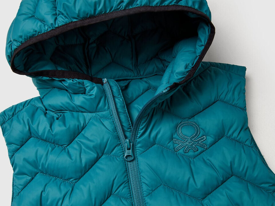 gilet imbottito con cappuccio