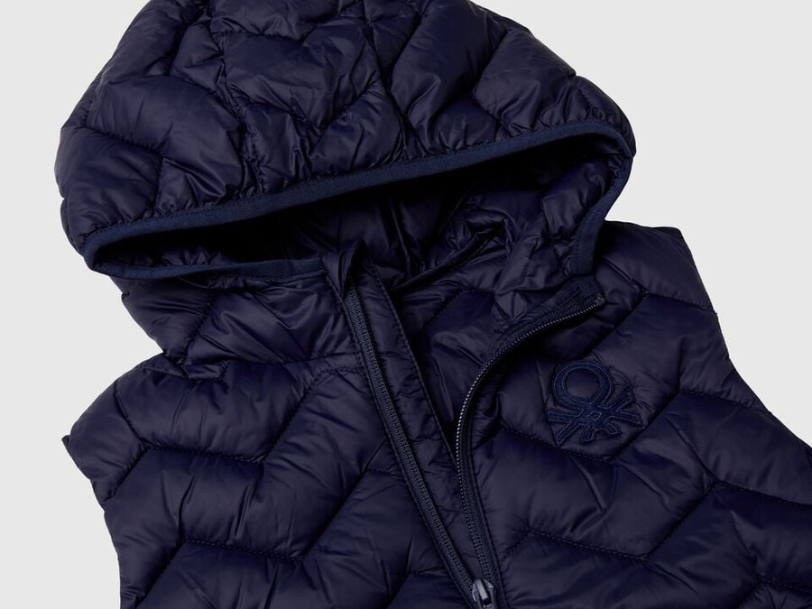 gilet imbottito con cappuccio