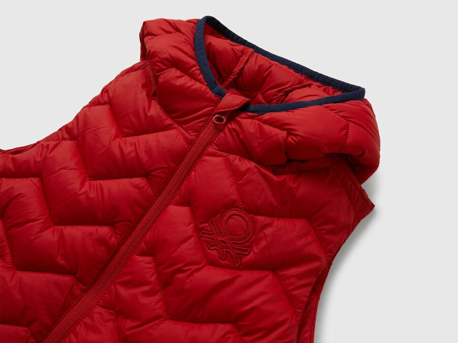 gilet imbottito con cappuccio